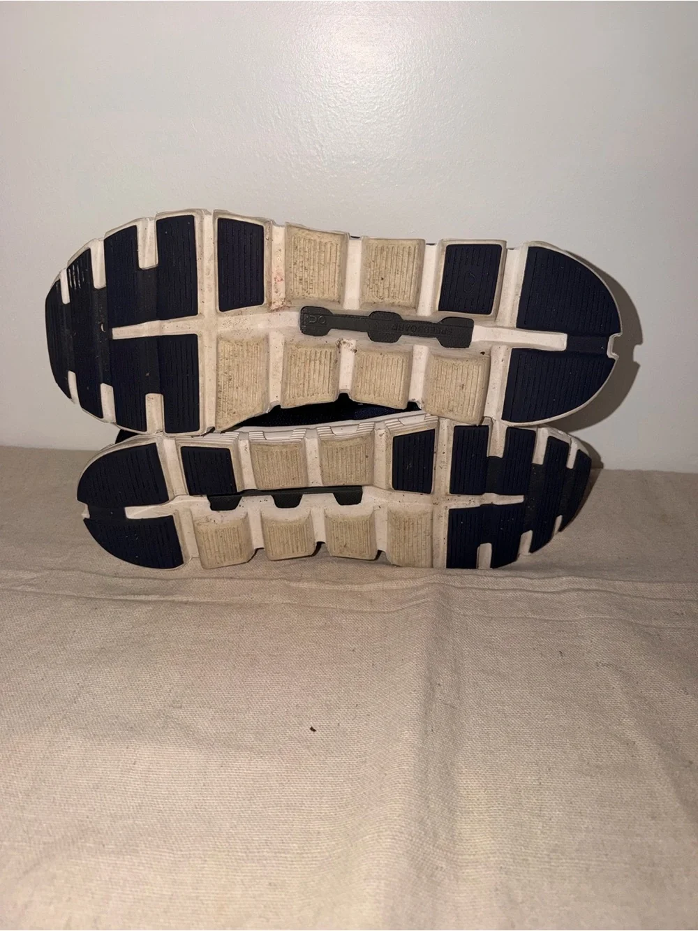 On Cloud Men's Sneakers Sz 13